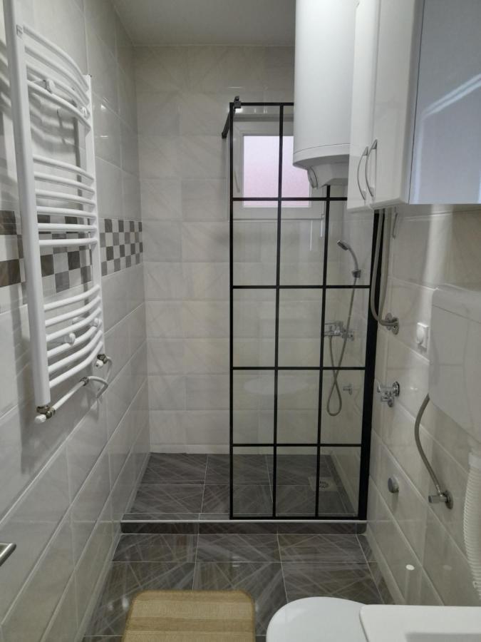 V & V Studio Apartments Ni Dış mekan fotoğraf